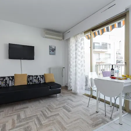 Apartment Sleeps 2 Air Con Wifi Cannes